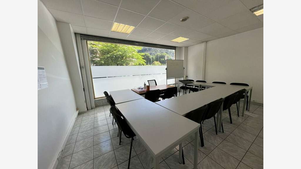 A vendre murs local 470m² à Nice Est