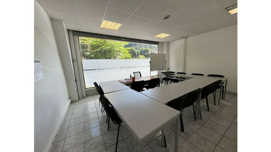 A vendre murs local 470m² à Nice Est