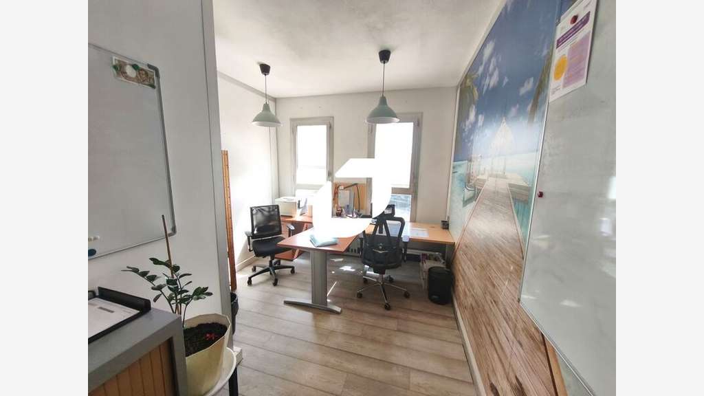 Vente Bureaux 697m² Noisy le grand