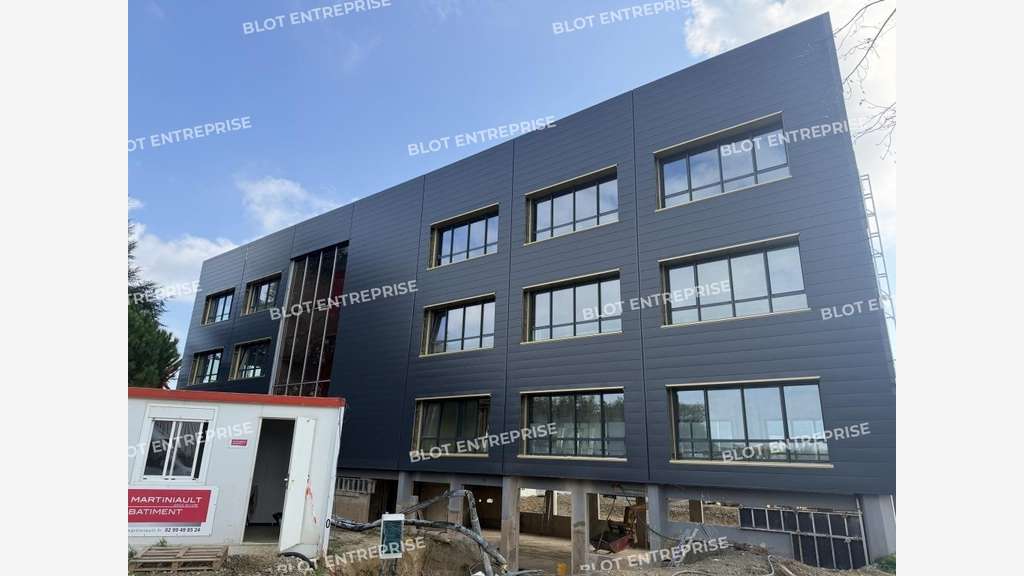 A vendre bureaux 846m² à Pacé Le Kube