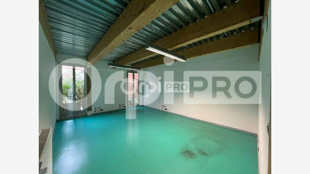 Bureau de 4000m² à vendre prox A20 à Panazol