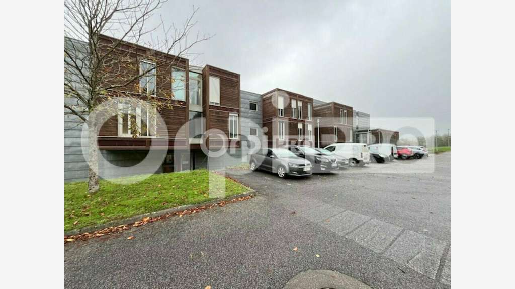 Bureau de 4000m² à vendre prox A20 à Panazol