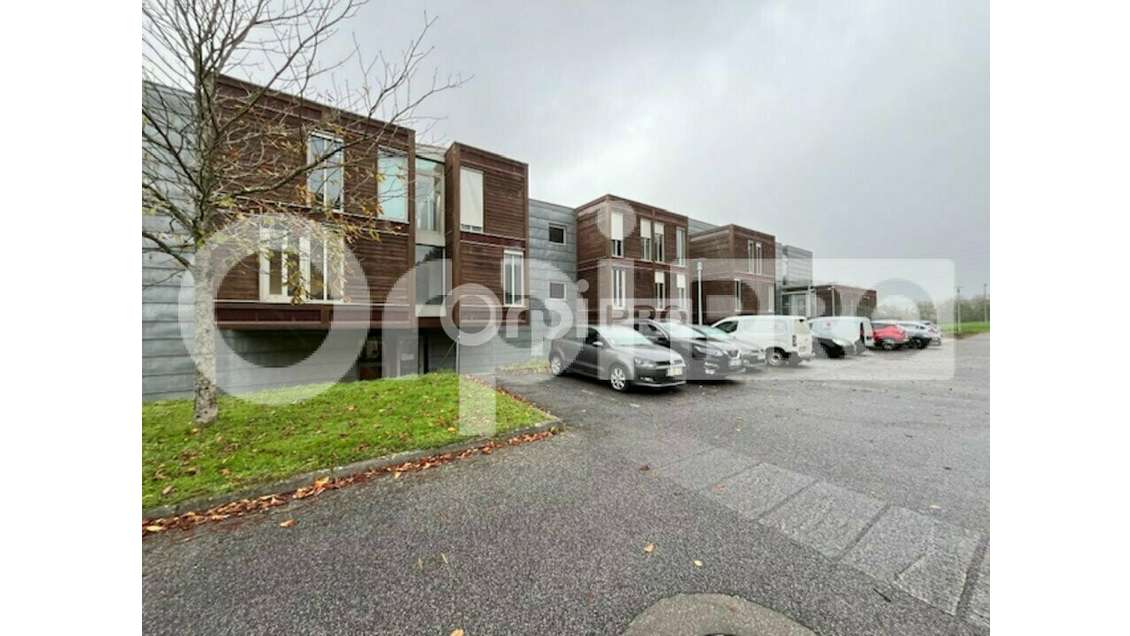 Bureau de 4000m² à vendre prox A20 à Panazol