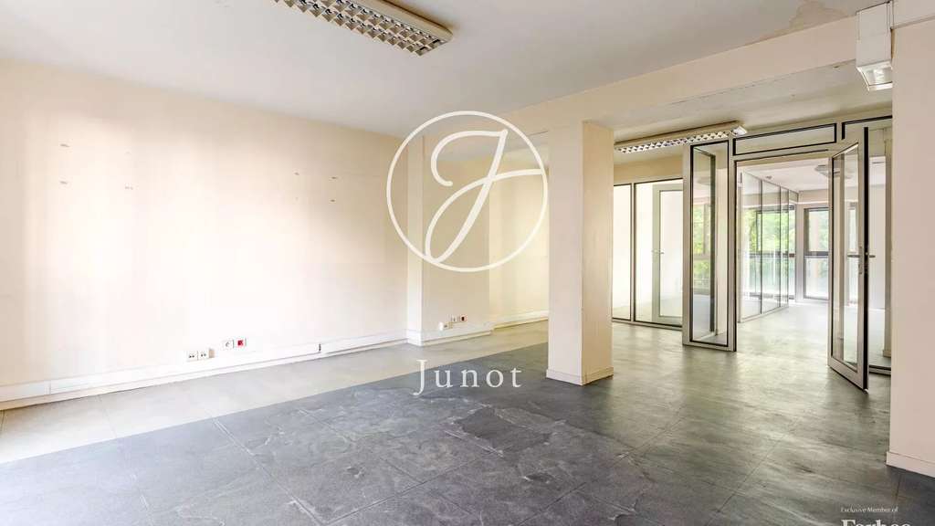 Bureaux 116m² R+1 à vendre Paris 17e bld Pereire