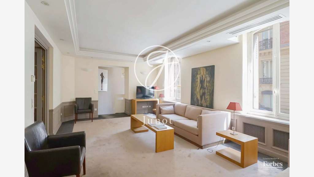 AV bureaux 149m² à Paris 8 Champs-Elysées Marceau