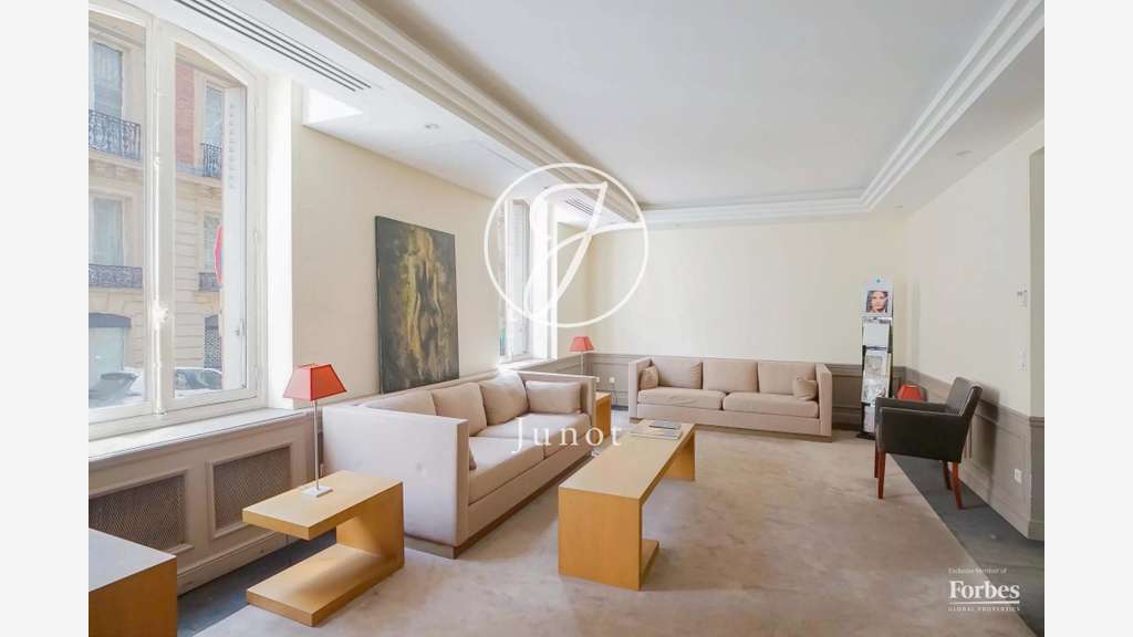 AV bureaux 149m² à Paris 8 Champs-Elysées Marceau
