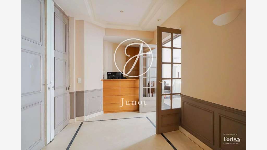 AV bureaux 149m² à Paris 8 Champs-Elysées Marceau
