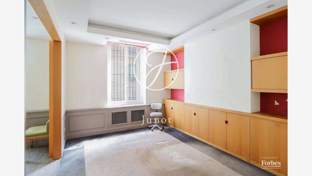 AV bureaux 149m² à Paris 8 Champs-Elysées Marceau