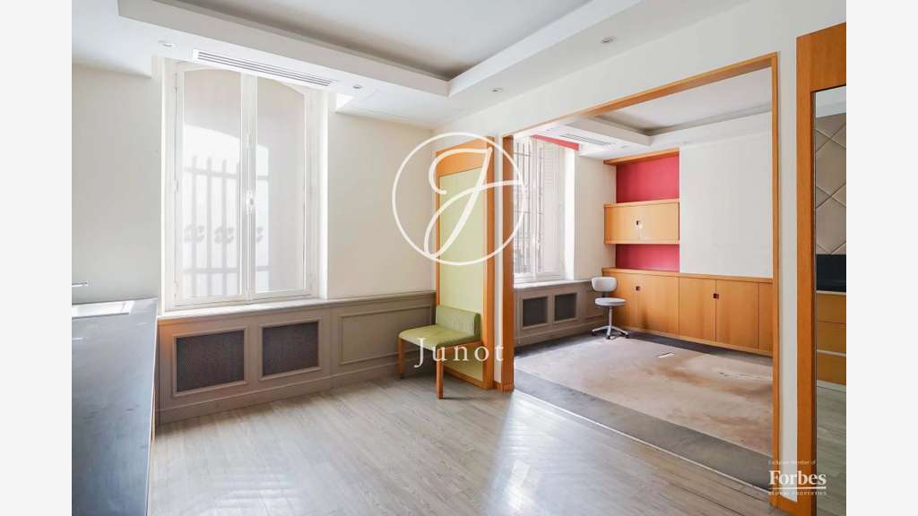 AV bureaux 149m² à Paris 8 Champs-Elysées Marceau