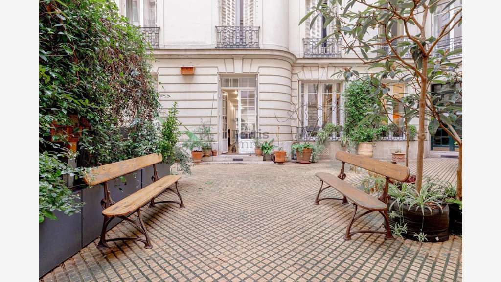 PARIS 9 - LOCAUX DE BUREAUX DE PRESTIGE SOUS