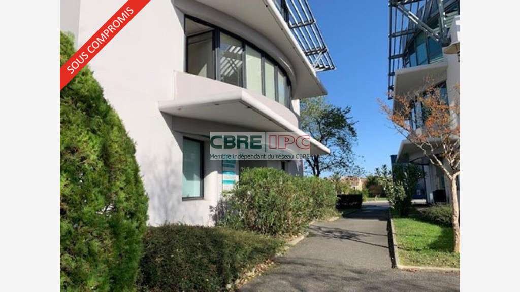 Vente bureaux 640m² proche A64 Pau Helioparc