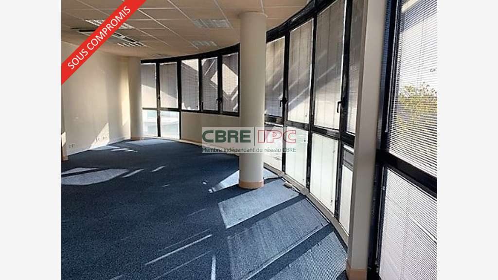 Vente bureaux 640m² proche A64 Pau Helioparc