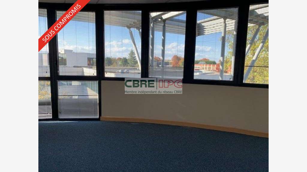 Vente bureaux 640m² proche A64 Pau Helioparc