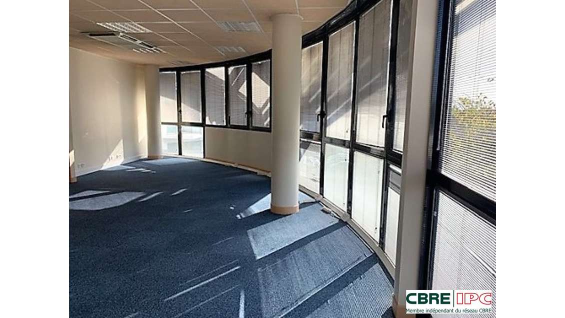Vente bureaux 640m² proche A64 Pau Helioparc