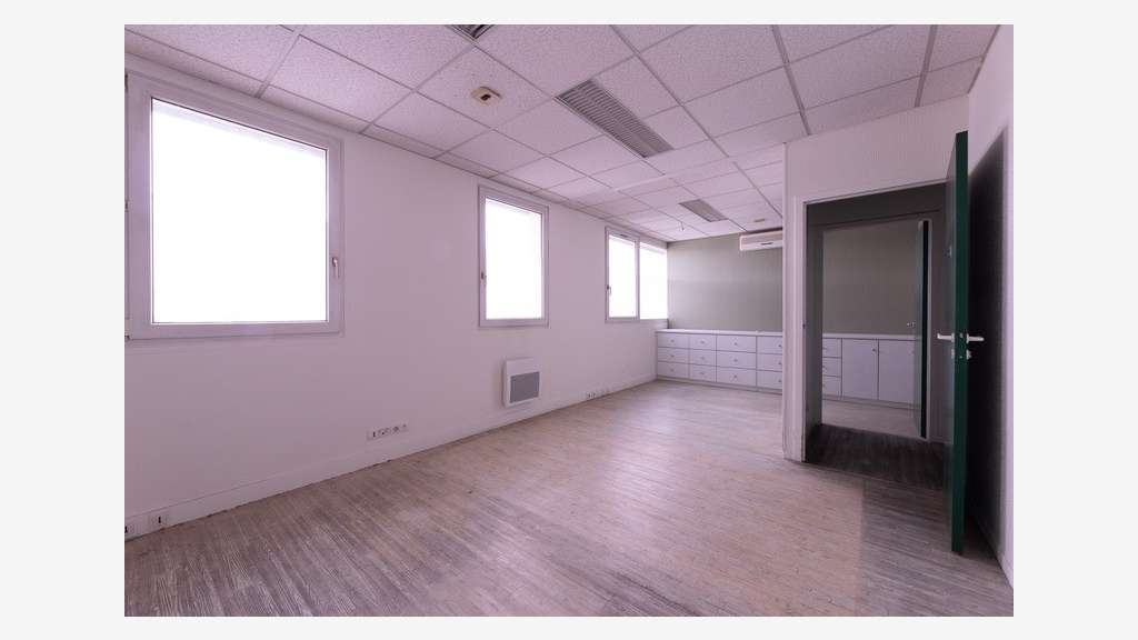 A vendre bureaux de 235m² Pau (64) place de Verdun