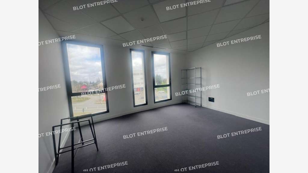 A vendre à louer bureaux 156m² à Plérin