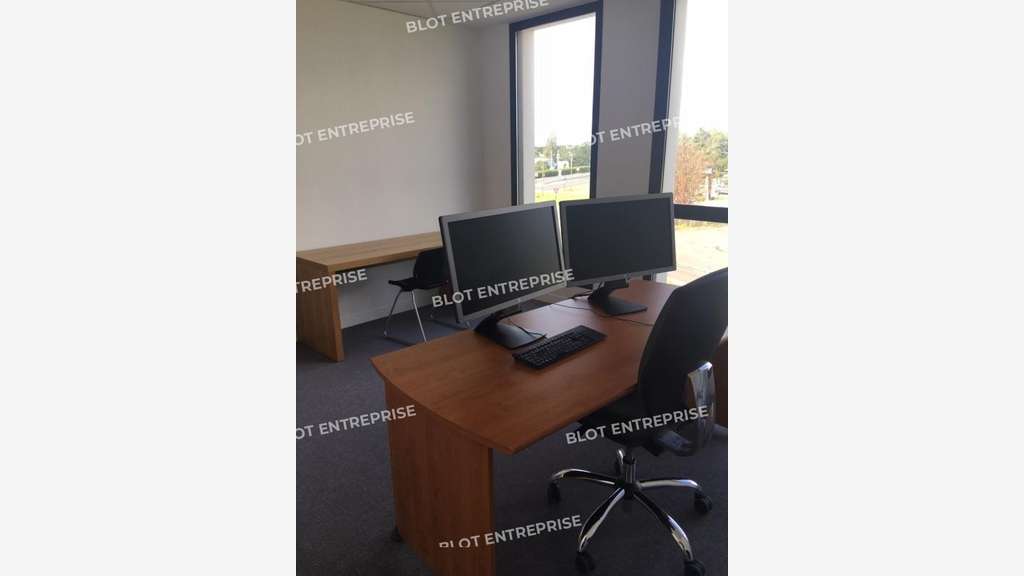 A vendre à louer bureaux 156m² à Plérin