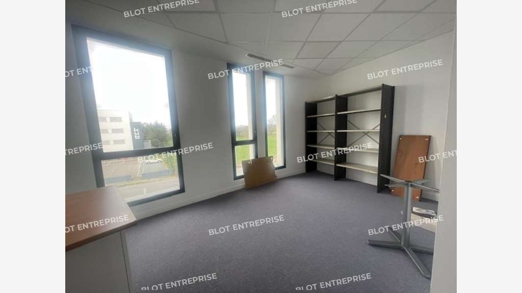 A vendre à louer bureaux 156m² à Plérin