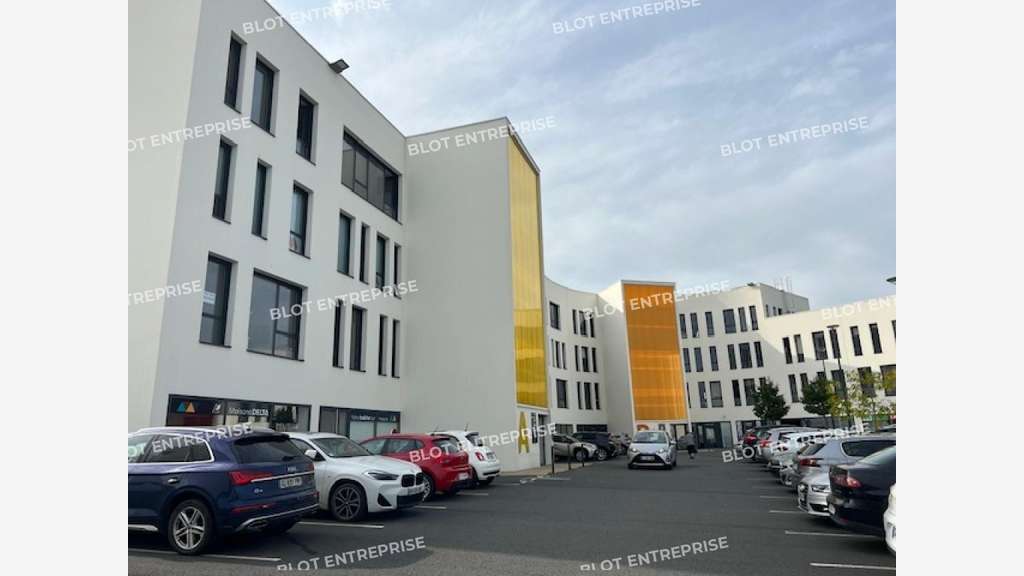 A vendre à louer bureaux 156m² à Plérin