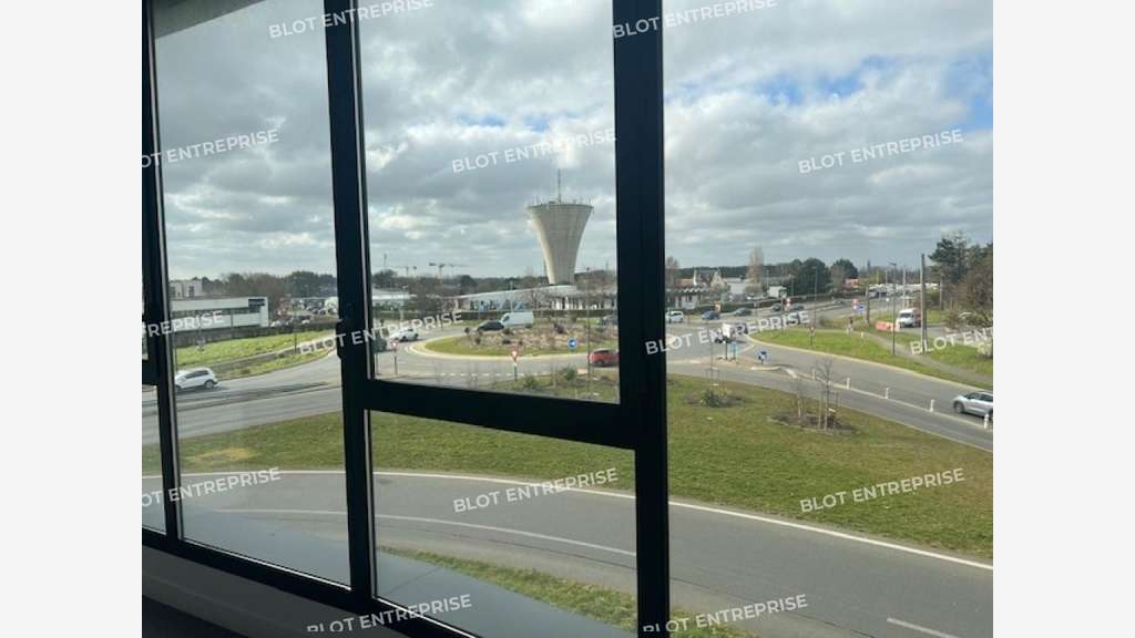 A vendre à louer bureaux 156m² à Plérin