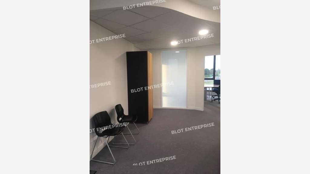 A vendre à louer bureaux 156m² à Plérin