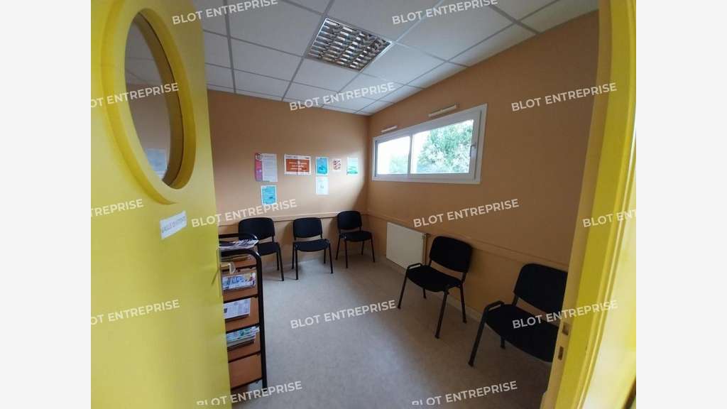 A louer à vendre locaux pro 90m² à Pontivy