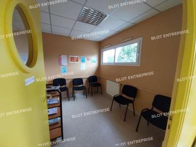 A louer à vendre locaux pro 90m² à Pontivy
