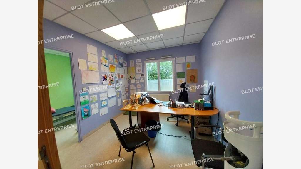 A louer à vendre locaux pro 90m² à Pontivy
