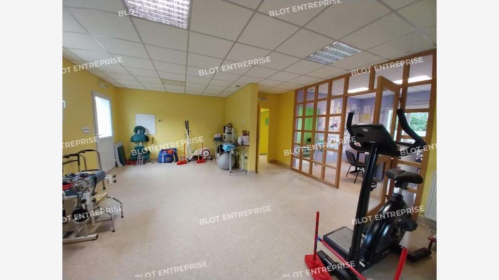 A louer à vendre locaux pro 90m² à Pontivy