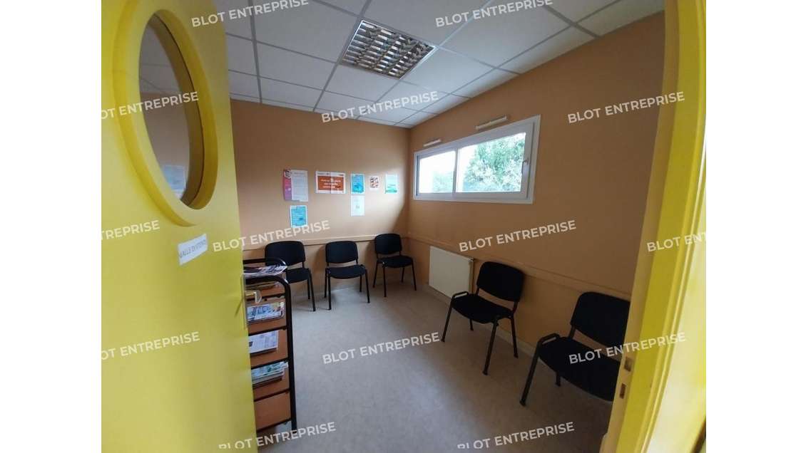 À LOUER À VENDRE - LOCAUX PROFESSIONNELS 90 m² - P