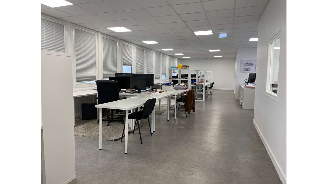 A louer bureaux 180m² rénovés Quévert accès rapide