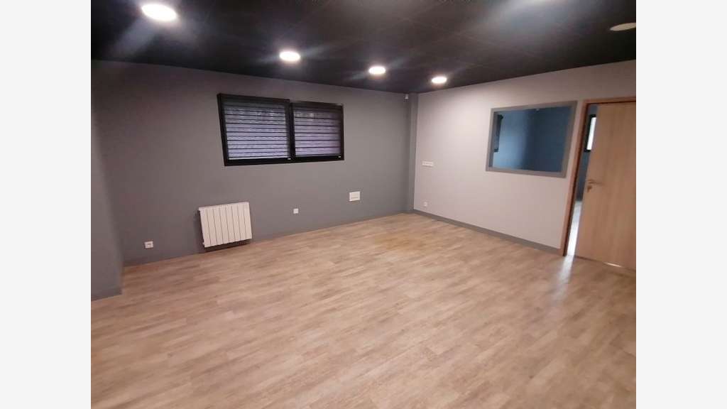 AV bâtiment d'activité 500m² à Quimper Pluguffan