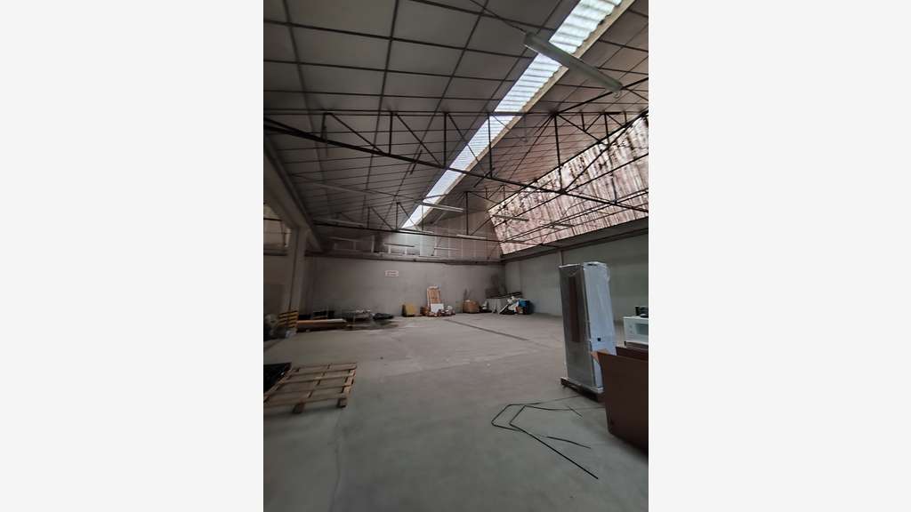 Vente cellule professionnelle 300m² proche Quimper