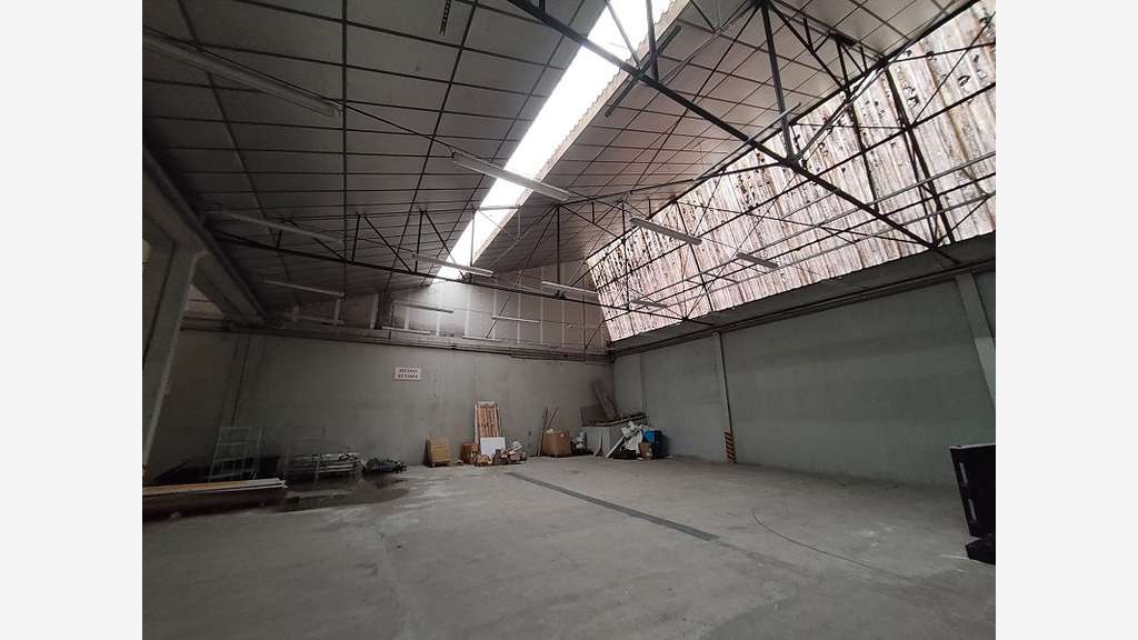Vente cellule professionnelle 300m² proche Quimper