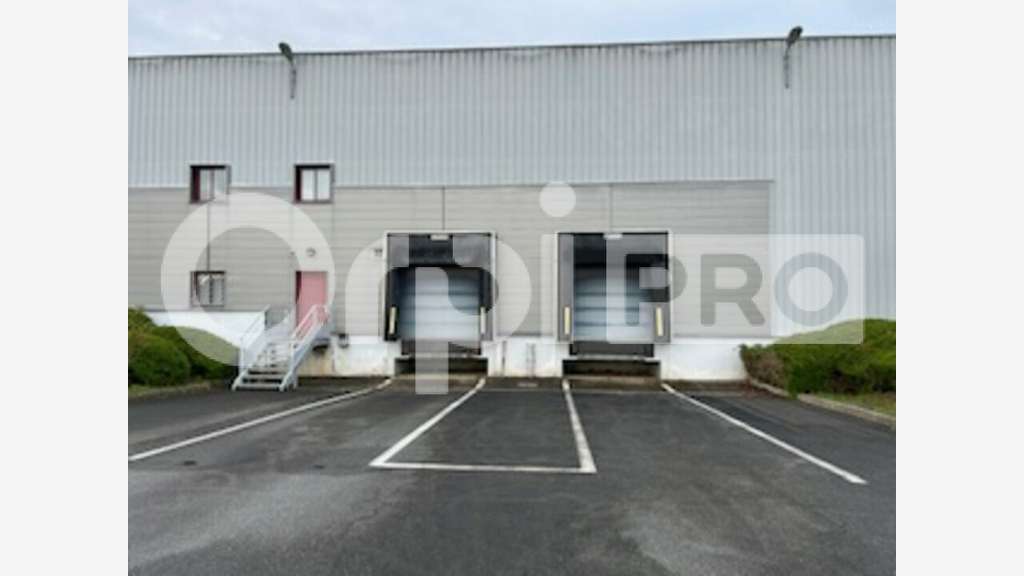 Entrepôt 2114m² à vendre à Quincié en Beaujolais