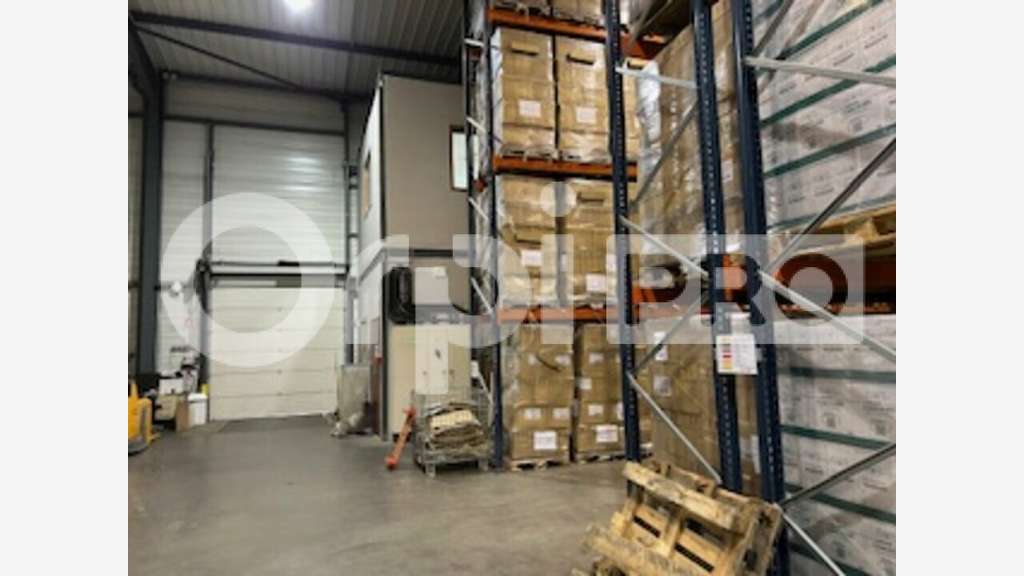 Entrepôt 2114m² à vendre à Quincié en Beaujolais