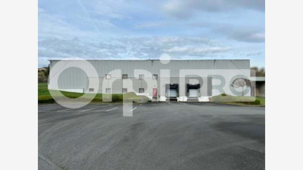 Entrepôt 2114m² à vendre à Quincié en Beaujolais