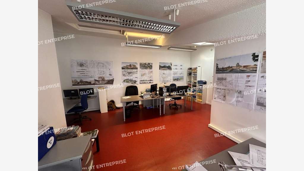 Vente bureaux 142m² avec vitrine à Rennes centre