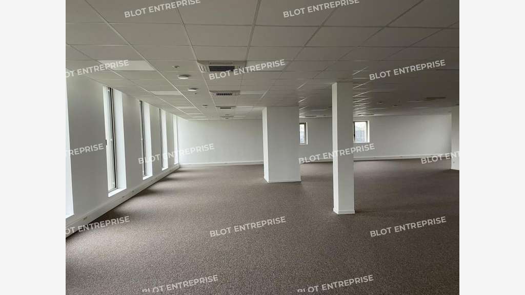 Vente bureaux 375m² accès PMR Rennes Champeaux   