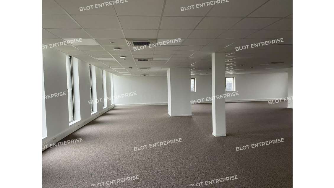 Vente bureaux 375m² accès PMR Rennes Champeaux   