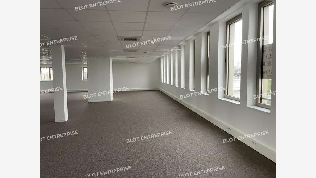 Vente bureaux 375m² accès PMR Rennes Champeaux   