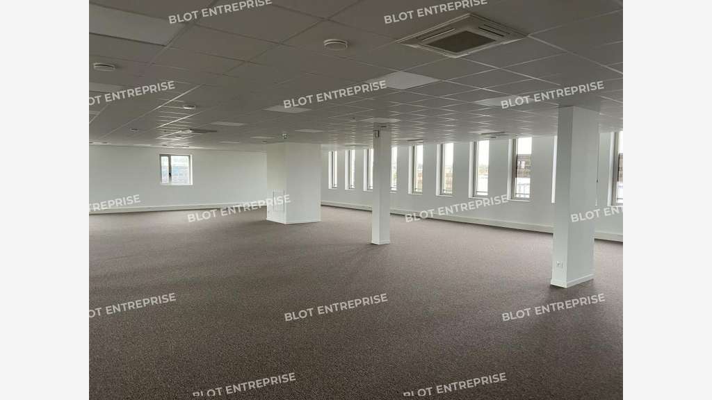 Vente bureaux 375m² accès PMR Rennes Champeaux   