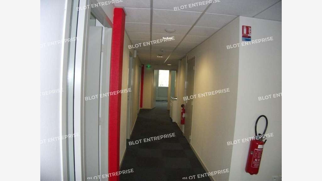 A vendre/à louer bureaux 235m² R+2 ) Rennes