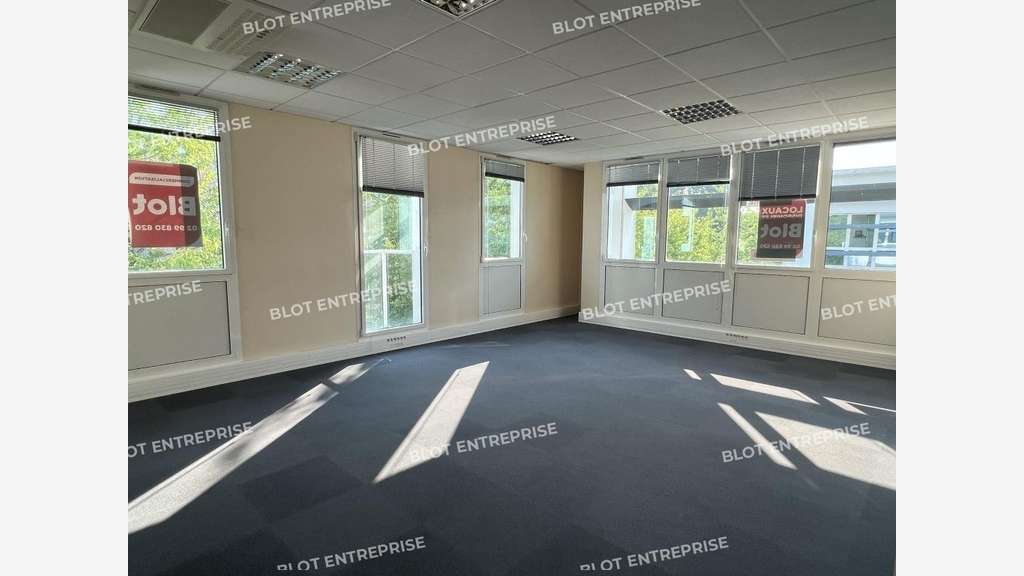 A vendre/à louer bureaux 235m² R+2 ) Rennes