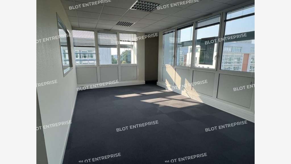 A vendre/à louer bureaux 235m² R+2 ) Rennes