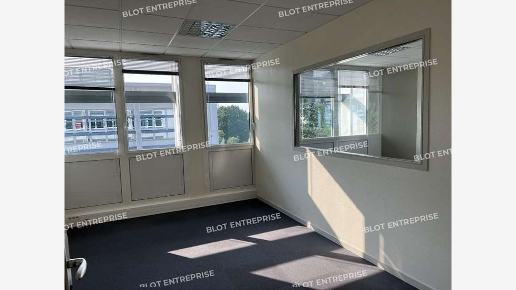 A vendre/à louer bureaux 235m² R+2 ) Rennes