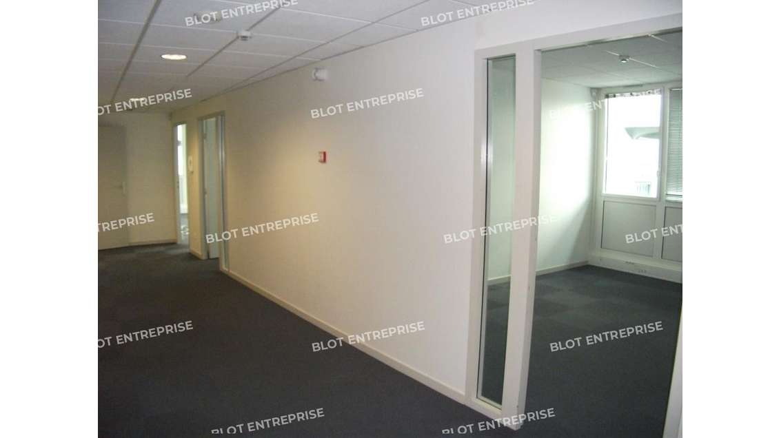 A vendre/à louer bureaux 235m² R+2 ) Rennes