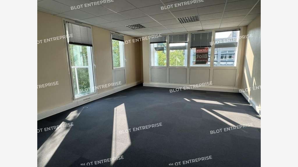 A vendre/à louer bureaux 235m² R+2 ) Rennes