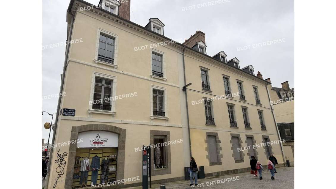 A vendre bureaux lumineux 370m² à Rennes