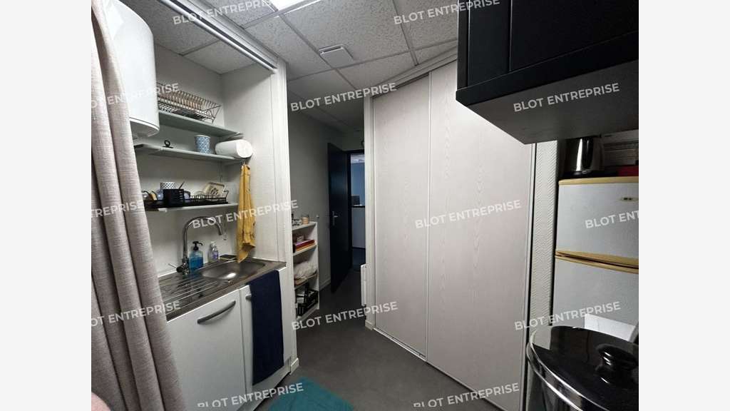 A vendre bureaux 105m² belle visibilité à Rezé